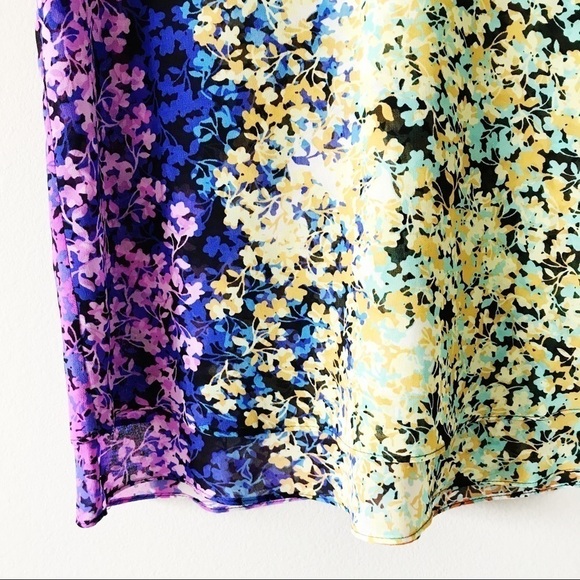 CAbi 5538 Merry Go Round Wraparound Floral Tank XS - Picture 4 of 8